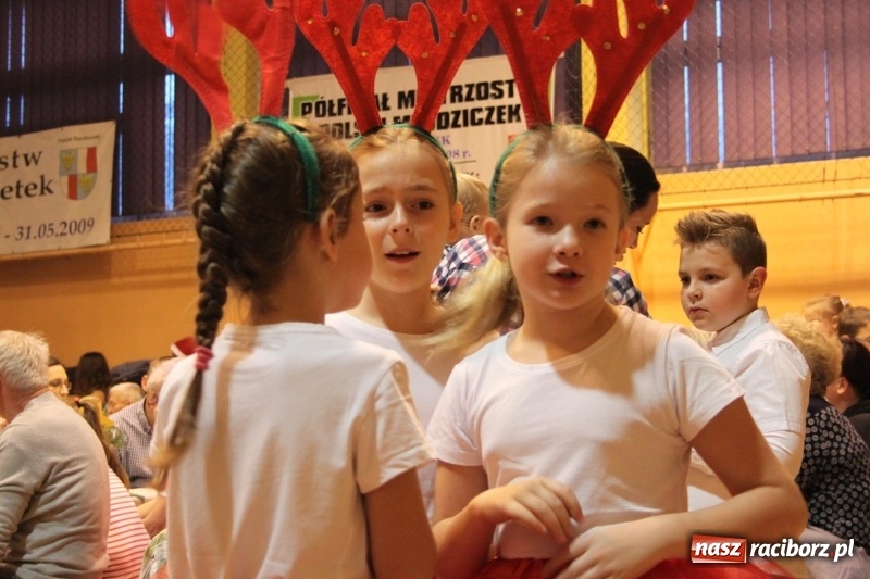 Zdjęcie w galerii na portalu naszraciborz.pl: Jarmark bożonarodzeniowy i wielkie kolędowanie w Krzanowicach  wiadomości z regionu