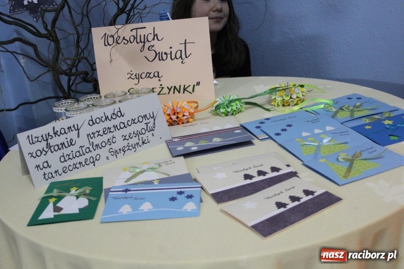 Zdjęcie w galerii na portalu naszraciborz.pl: Jarmark bożonarodzeniowy i wielkie kolędowanie w Krzanowicach  wiadomości z regionu
