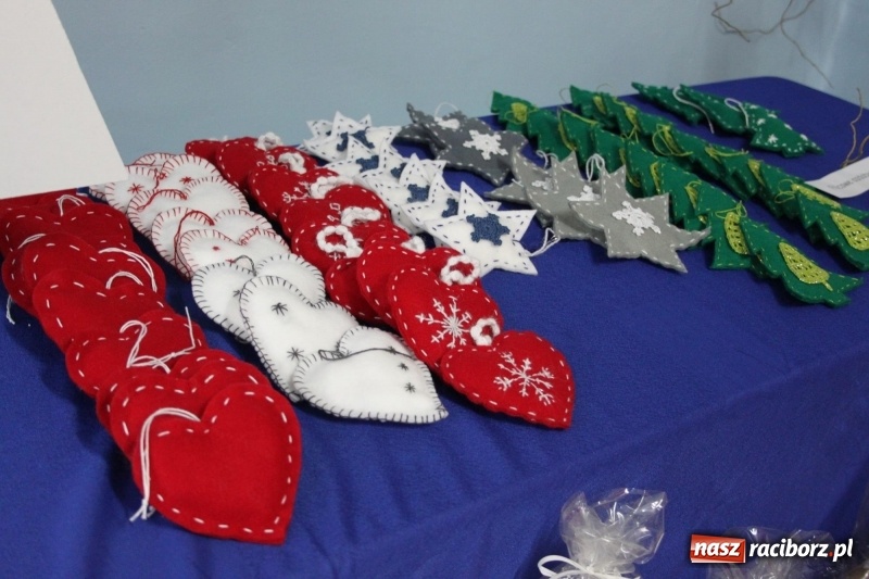 Zdjęcie w galerii na portalu naszraciborz.pl: Jarmark bożonarodzeniowy i wielkie kolędowanie w Krzanowicach  wiadomości z regionu