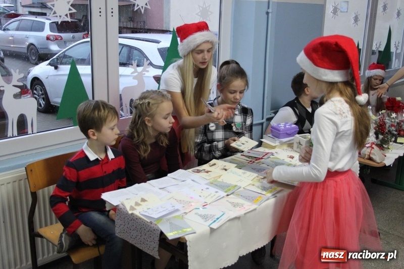 Zdjęcie w galerii na portalu naszraciborz.pl: Jarmark bożonarodzeniowy i wielkie kolędowanie w Krzanowicach  wiadomości z regionu