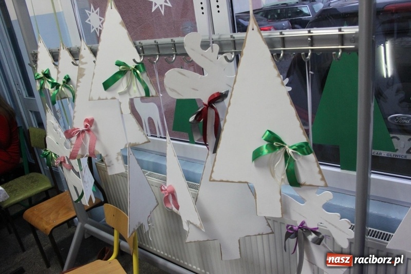 Zdjęcie w galerii na portalu naszraciborz.pl: Jarmark bożonarodzeniowy i wielkie kolędowanie w Krzanowicach  wiadomości z regionu