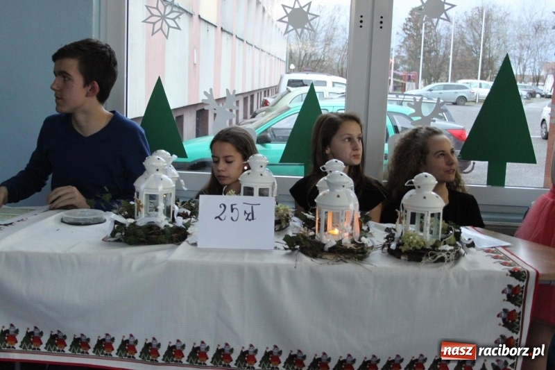Zdjęcie w galerii na portalu naszraciborz.pl: Jarmark bożonarodzeniowy i wielkie kolędowanie w Krzanowicach  wiadomości z regionu