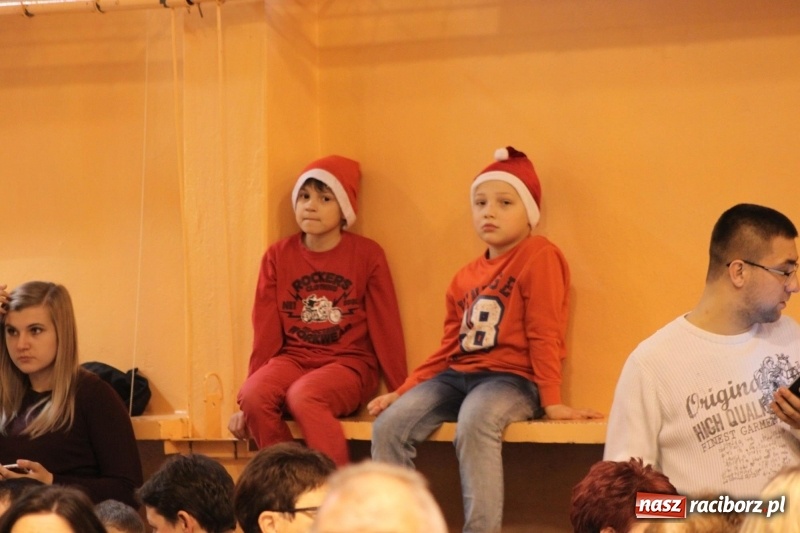 Zdjęcie w galerii na portalu naszraciborz.pl: Jarmark bożonarodzeniowy i wielkie kolędowanie w Krzanowicach  wiadomości z regionu
