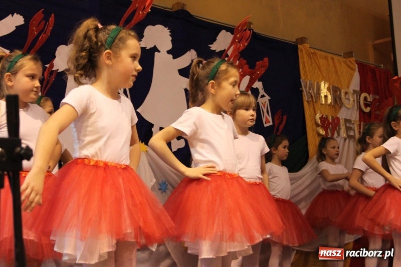 Zdjęcie w galerii na portalu naszraciborz.pl: Jarmark bożonarodzeniowy i wielkie kolędowanie w Krzanowicach  wiadomości z regionu