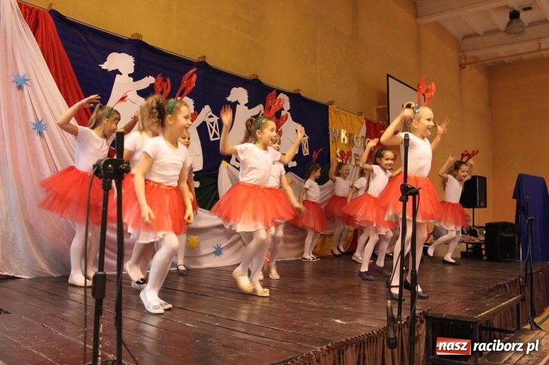 Zdjęcie w galerii na portalu naszraciborz.pl: Jarmark bożonarodzeniowy i wielkie kolędowanie w Krzanowicach  wiadomości z regionu