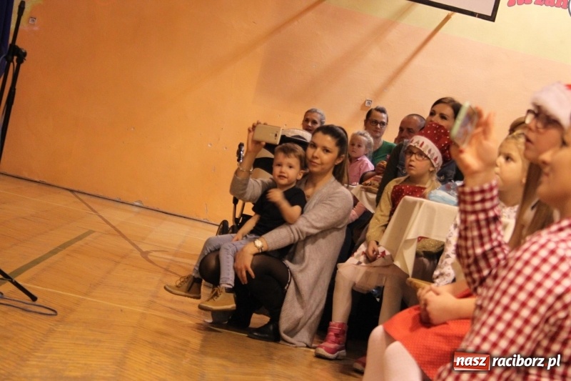 Zdjęcie w galerii na portalu naszraciborz.pl: Jarmark bożonarodzeniowy i wielkie kolędowanie w Krzanowicach  wiadomości z regionu