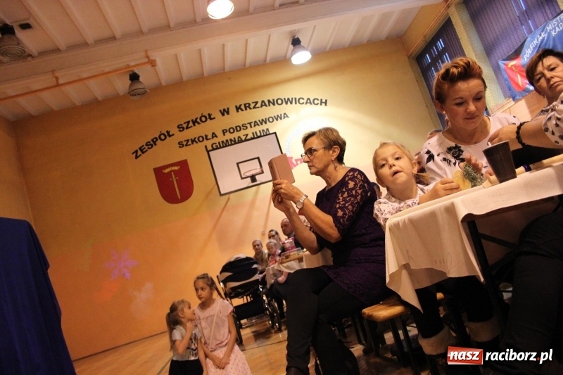 Zdjęcie w galerii na portalu naszraciborz.pl: Jarmark bożonarodzeniowy i wielkie kolędowanie w Krzanowicach  wiadomości z regionu