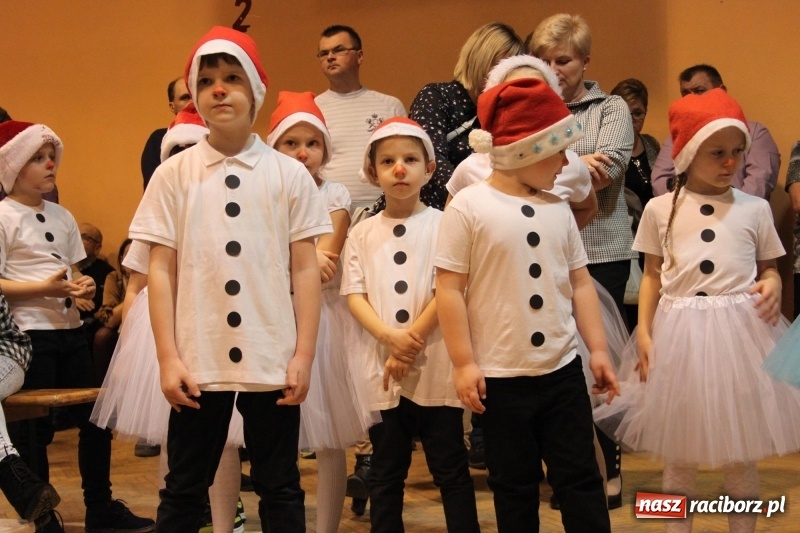 Zdjęcie w galerii na portalu naszraciborz.pl: Jarmark bożonarodzeniowy i wielkie kolędowanie w Krzanowicach  wiadomości z regionu