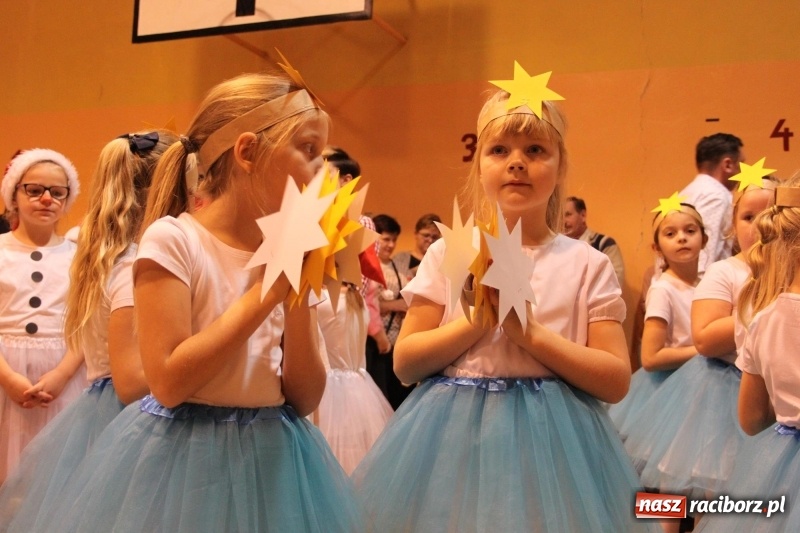 Zdjęcie w galerii na portalu naszraciborz.pl: Jarmark bożonarodzeniowy i wielkie kolędowanie w Krzanowicach  wiadomości z regionu