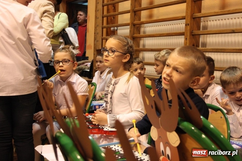 Zdjęcie w galerii na portalu naszraciborz.pl: Jarmark bożonarodzeniowy i wielkie kolędowanie w Krzanowicach  wiadomości z regionu