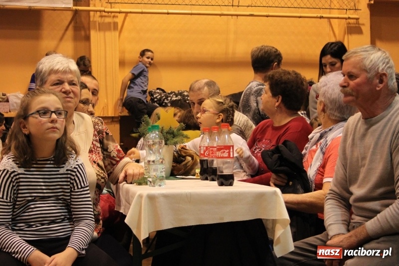 Zdjęcie w galerii na portalu naszraciborz.pl: Jarmark bożonarodzeniowy i wielkie kolędowanie w Krzanowicach  wiadomości z regionu