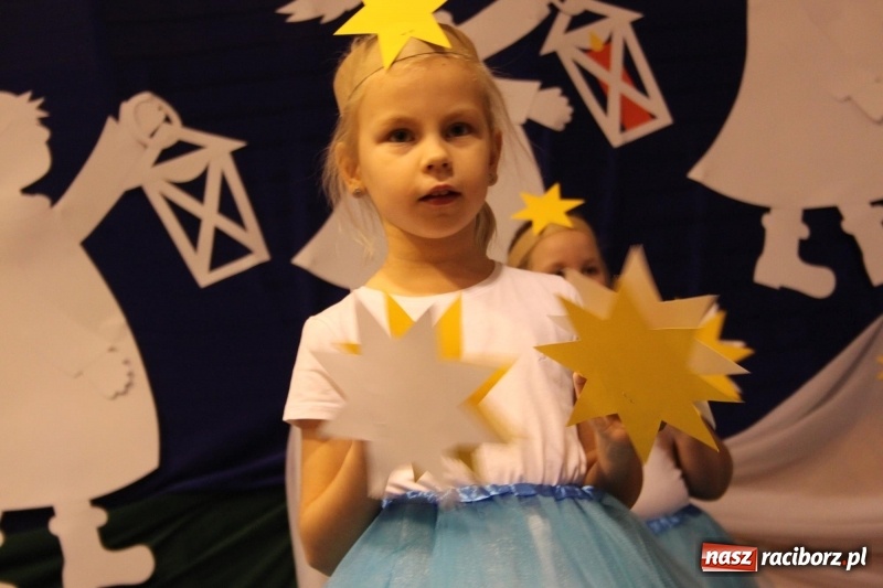 Zdjęcie w galerii na portalu naszraciborz.pl: Jarmark bożonarodzeniowy i wielkie kolędowanie w Krzanowicach  wiadomości z regionu