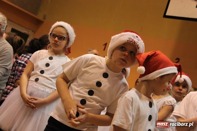 Zdjęcie w galerii na portalu naszraciborz.pl: Jarmark bożonarodzeniowy i wielkie kolędowanie w Krzanowicach  wiadomości z regionu