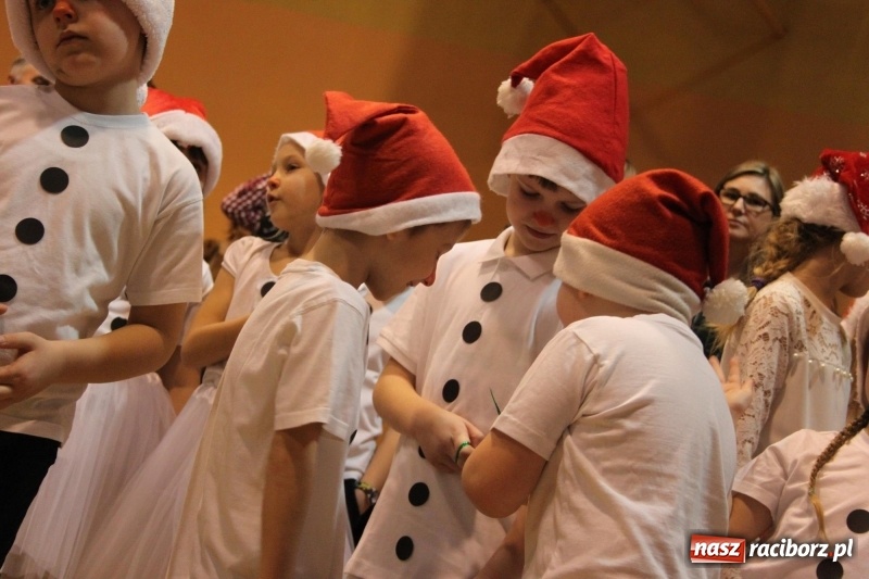 Zdjęcie w galerii na portalu naszraciborz.pl: Jarmark bożonarodzeniowy i wielkie kolędowanie w Krzanowicach  wiadomości z regionu