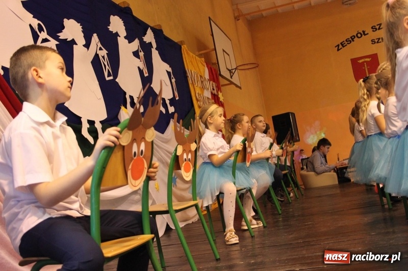 Zdjęcie w galerii na portalu naszraciborz.pl: Jarmark bożonarodzeniowy i wielkie kolędowanie w Krzanowicach  wiadomości z regionu