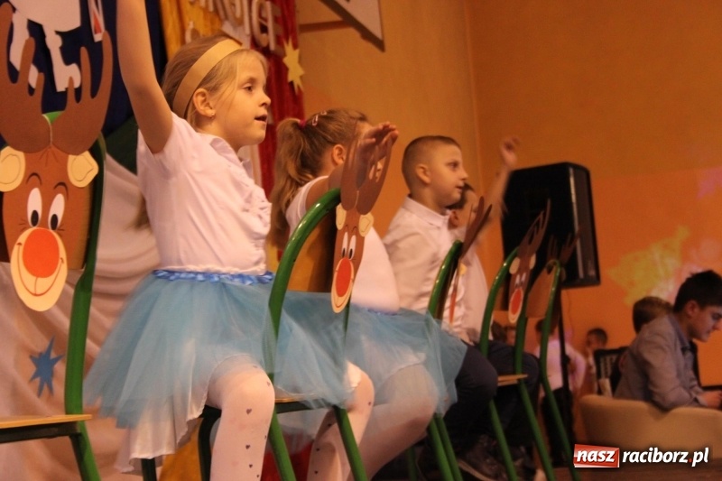 Zdjęcie w galerii na portalu naszraciborz.pl: Jarmark bożonarodzeniowy i wielkie kolędowanie w Krzanowicach  wiadomości z regionu