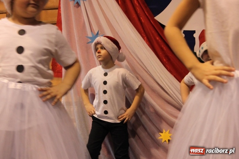 Zdjęcie w galerii na portalu naszraciborz.pl: Jarmark bożonarodzeniowy i wielkie kolędowanie w Krzanowicach  wiadomości z regionu