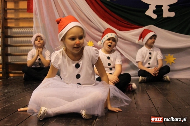 Zdjęcie w galerii na portalu naszraciborz.pl: Jarmark bożonarodzeniowy i wielkie kolędowanie w Krzanowicach  wiadomości z regionu