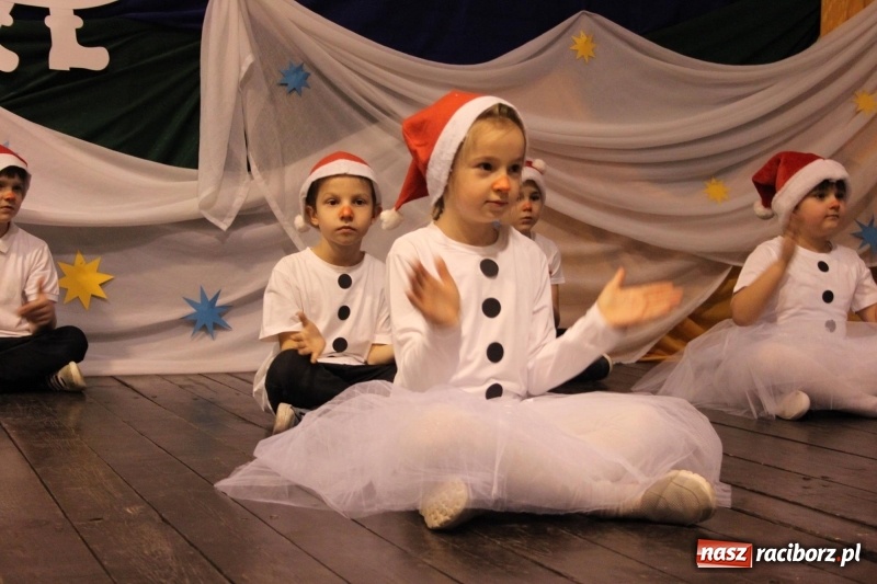Zdjęcie w galerii na portalu naszraciborz.pl: Jarmark bożonarodzeniowy i wielkie kolędowanie w Krzanowicach  wiadomości z regionu