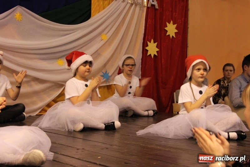Zdjęcie w galerii na portalu naszraciborz.pl: Jarmark bożonarodzeniowy i wielkie kolędowanie w Krzanowicach  wiadomości z regionu