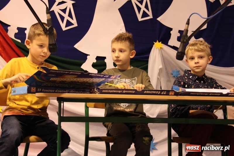 Zdjęcie w galerii na portalu naszraciborz.pl: Jarmark bożonarodzeniowy i wielkie kolędowanie w Krzanowicach  wiadomości z regionu