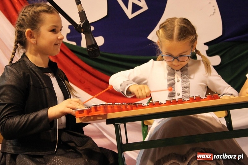 Zdjęcie w galerii na portalu naszraciborz.pl: Jarmark bożonarodzeniowy i wielkie kolędowanie w Krzanowicach  wiadomości z regionu