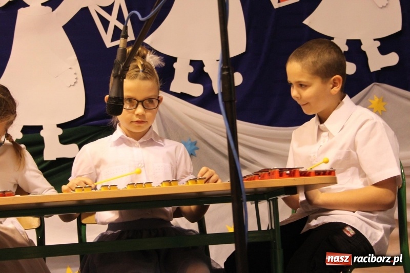 Zdjęcie w galerii na portalu naszraciborz.pl: Jarmark bożonarodzeniowy i wielkie kolędowanie w Krzanowicach  wiadomości z regionu