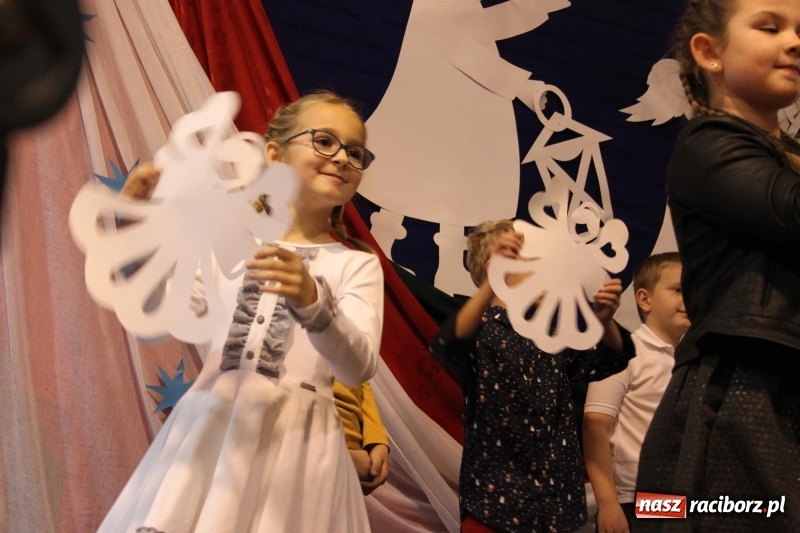 Zdjęcie w galerii na portalu naszraciborz.pl: Jarmark bożonarodzeniowy i wielkie kolędowanie w Krzanowicach  wiadomości z regionu