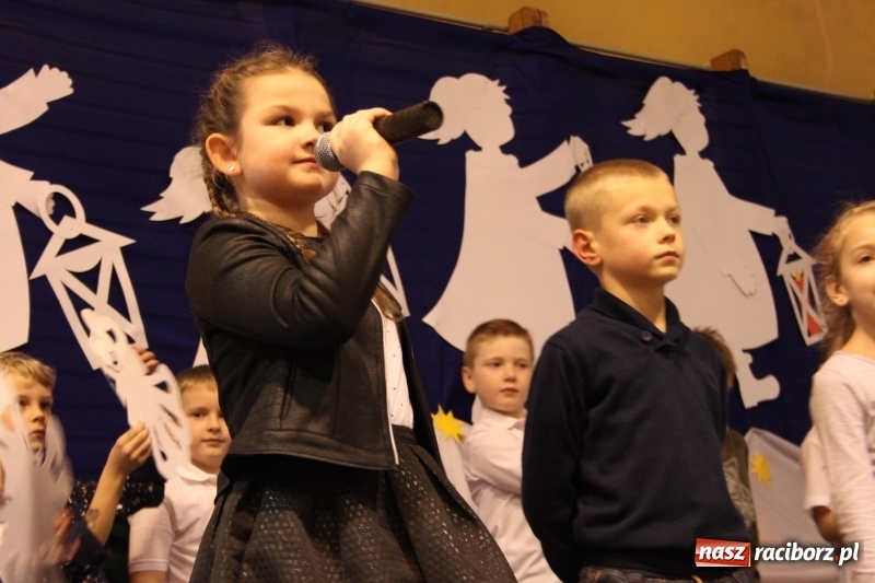 Zdjęcie w galerii na portalu naszraciborz.pl: Jarmark bożonarodzeniowy i wielkie kolędowanie w Krzanowicach  wiadomości z regionu