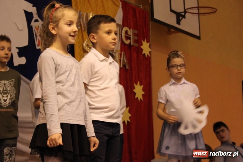 Zdjęcie w galerii na portalu naszraciborz.pl: Jarmark bożonarodzeniowy i wielkie kolędowanie w Krzanowicach  wiadomości z regionu