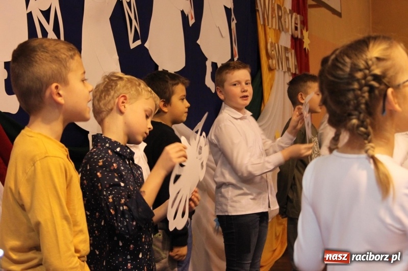 Zdjęcie w galerii na portalu naszraciborz.pl: Jarmark bożonarodzeniowy i wielkie kolędowanie w Krzanowicach  wiadomości z regionu