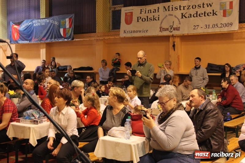 Zdjęcie w galerii na portalu naszraciborz.pl: Jarmark bożonarodzeniowy i wielkie kolędowanie w Krzanowicach  wiadomości z regionu