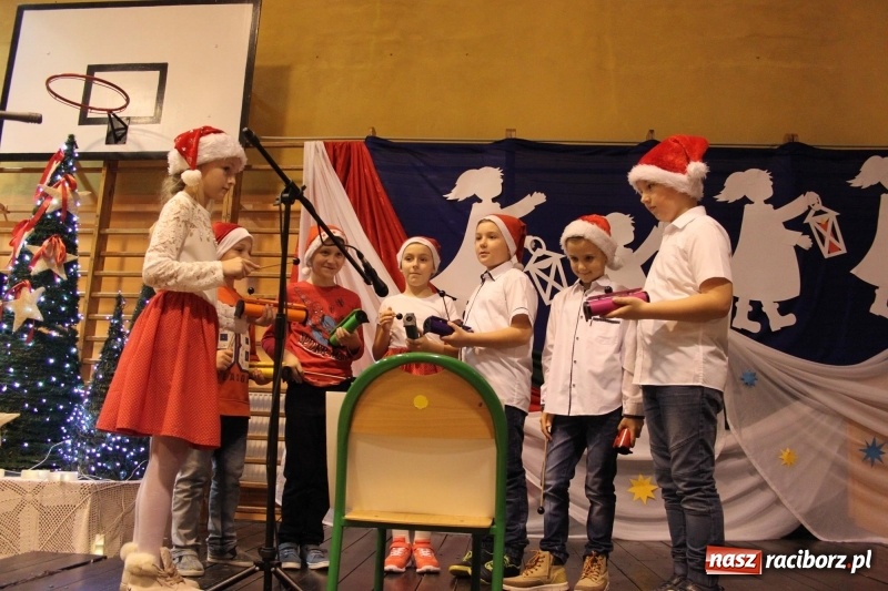 Zdjęcie w galerii na portalu naszraciborz.pl: Jarmark bożonarodzeniowy i wielkie kolędowanie w Krzanowicach  wiadomości z regionu