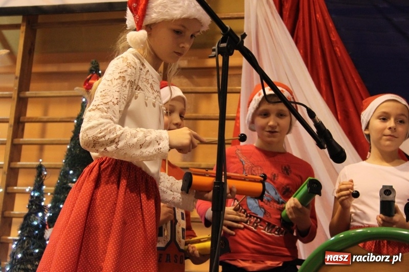 Zdjęcie w galerii na portalu naszraciborz.pl: Jarmark bożonarodzeniowy i wielkie kolędowanie w Krzanowicach  wiadomości z regionu