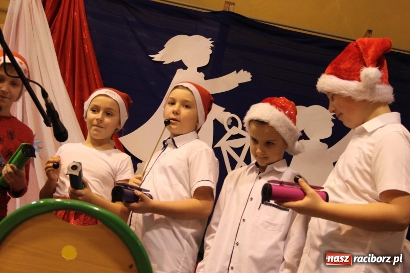 Zdjęcie w galerii na portalu naszraciborz.pl: Jarmark bożonarodzeniowy i wielkie kolędowanie w Krzanowicach  wiadomości z regionu