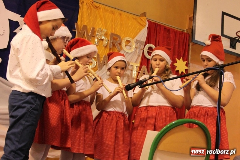 Zdjęcie w galerii na portalu naszraciborz.pl: Jarmark bożonarodzeniowy i wielkie kolędowanie w Krzanowicach  wiadomości z regionu