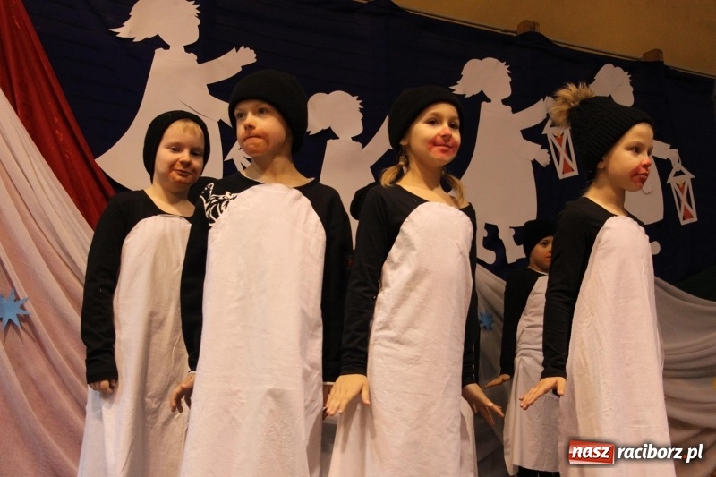 Zdjęcie w galerii na portalu naszraciborz.pl: Jarmark bożonarodzeniowy i wielkie kolędowanie w Krzanowicach  wiadomości z regionu