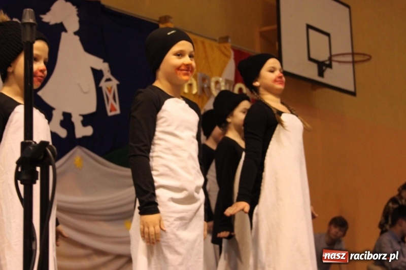 Zdjęcie w galerii na portalu naszraciborz.pl: Jarmark bożonarodzeniowy i wielkie kolędowanie w Krzanowicach  wiadomości z regionu