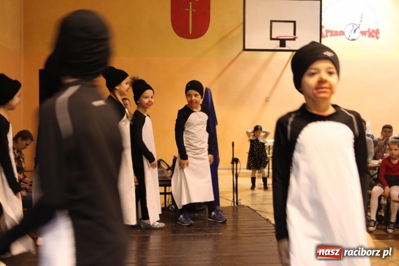 Zdjęcie w galerii na portalu naszraciborz.pl: Jarmark bożonarodzeniowy i wielkie kolędowanie w Krzanowicach  wiadomości z regionu