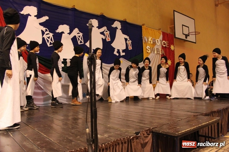 Zdjęcie w galerii na portalu naszraciborz.pl: Jarmark bożonarodzeniowy i wielkie kolędowanie w Krzanowicach  wiadomości z regionu