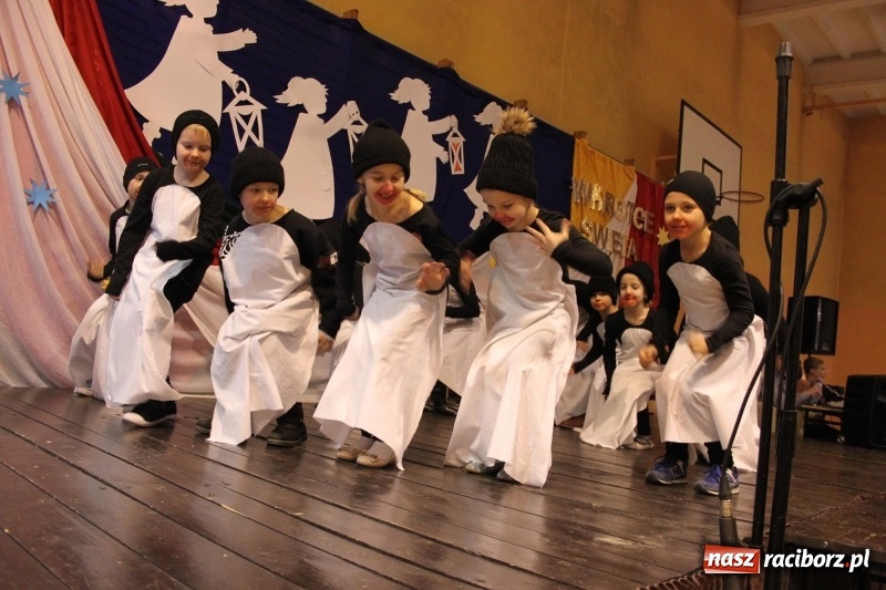 Zdjęcie w galerii na portalu naszraciborz.pl: Jarmark bożonarodzeniowy i wielkie kolędowanie w Krzanowicach  wiadomości z regionu