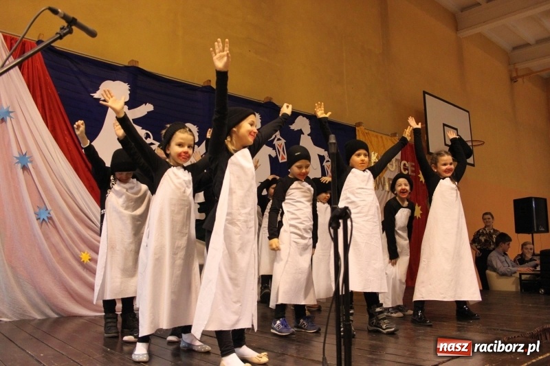 Zdjęcie w galerii na portalu naszraciborz.pl: Jarmark bożonarodzeniowy i wielkie kolędowanie w Krzanowicach  wiadomości z regionu