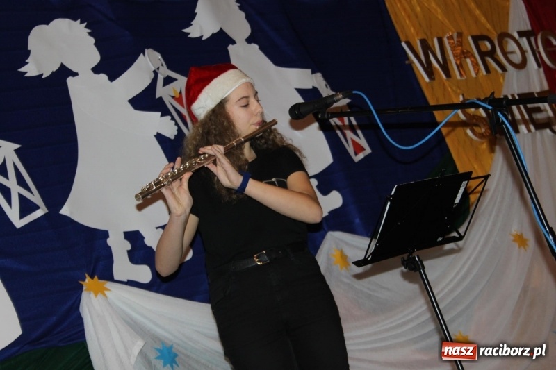 Zdjęcie w galerii na portalu naszraciborz.pl: Jarmark bożonarodzeniowy i wielkie kolędowanie w Krzanowicach  wiadomości z regionu