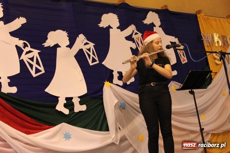Zdjęcie w galerii na portalu naszraciborz.pl: Jarmark bożonarodzeniowy i wielkie kolędowanie w Krzanowicach  wiadomości z regionu