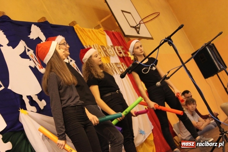 Zdjęcie w galerii na portalu naszraciborz.pl: Jarmark bożonarodzeniowy i wielkie kolędowanie w Krzanowicach  wiadomości z regionu