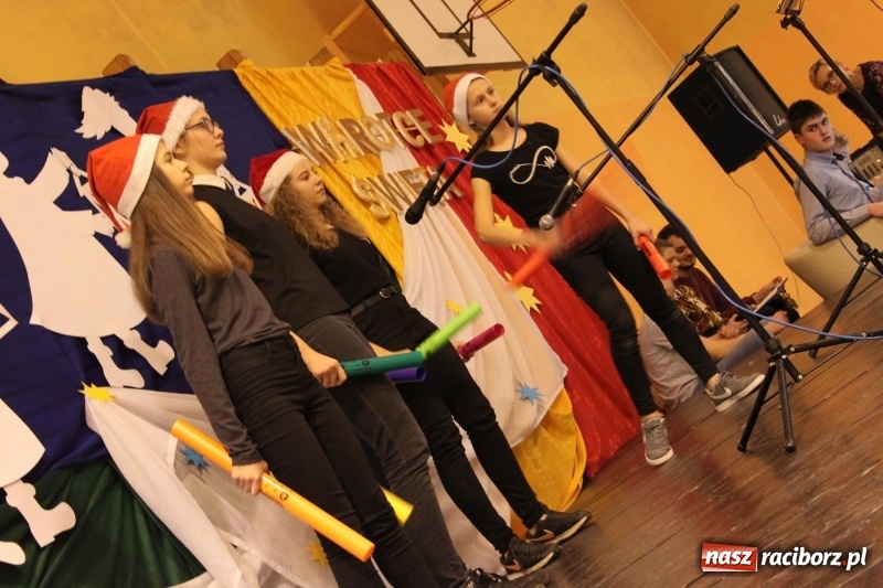 Zdjęcie w galerii na portalu naszraciborz.pl: Jarmark bożonarodzeniowy i wielkie kolędowanie w Krzanowicach  wiadomości z regionu