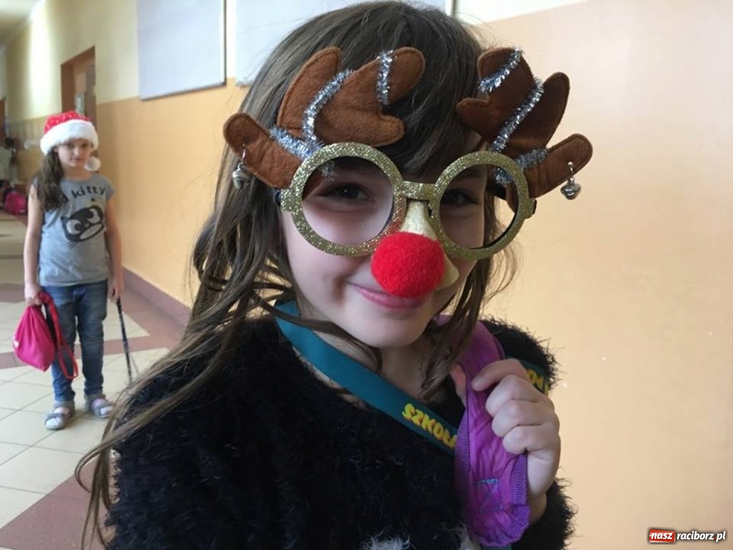 Zdjęcie w galerii na portalu naszraciborz.pl: Święty Mikołaj w progach SP 13 w Raciborzu wiadomości z regionu