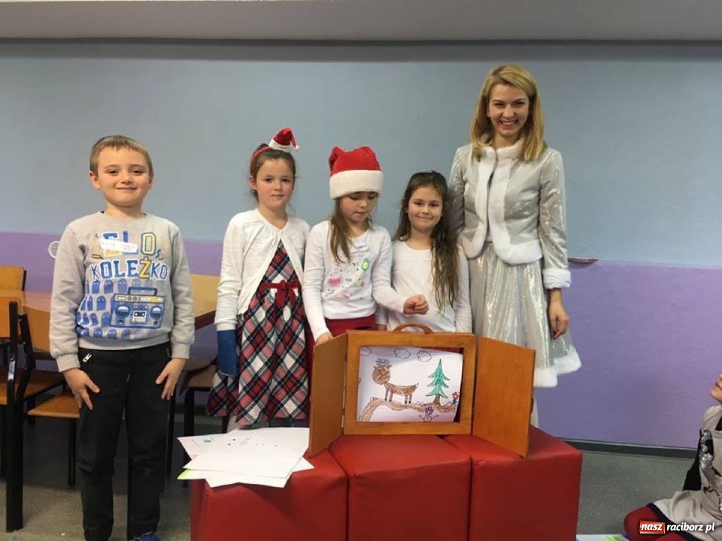 Zdjęcie w galerii na portalu naszraciborz.pl: Święty Mikołaj w progach SP 13 w Raciborzu wiadomości z regionu