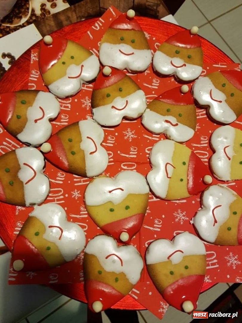 Zdjęcie w galerii na portalu naszraciborz.pl: Święty Mikołaj w progach SP 13 w Raciborzu wiadomości z regionu