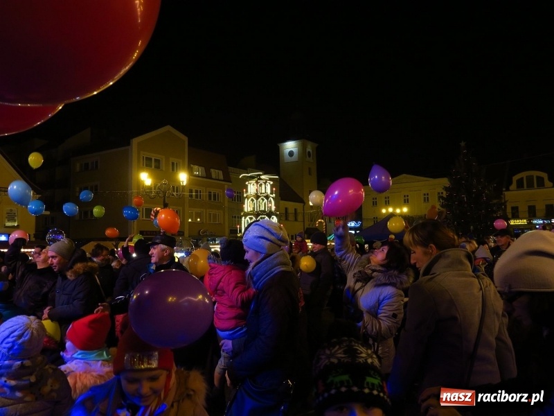 Zdjęcie w galerii na portalu naszraciborz.pl: Parada, choinka i Majka Jeżowska. Zobaczcie jak bawił się Rybnik wiadomości z regionu